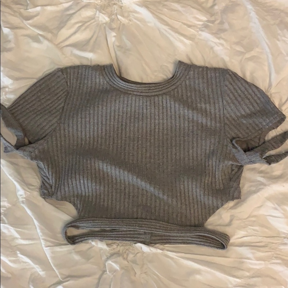 Rise Ribbed Gray Crop Tee